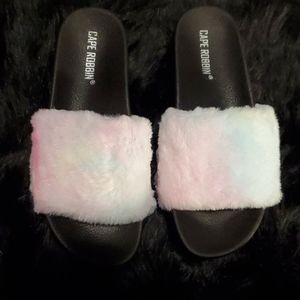 Rainbow 🌈 fur slides Size 5